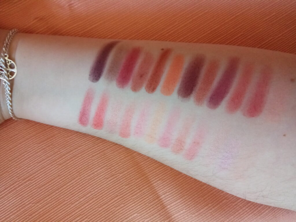Makeup Revolution - Paleta de sombras Life on the dancefloor swatches
