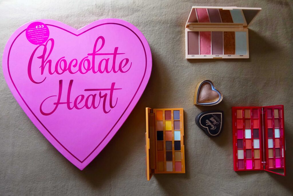 I Heart Revolution - Chocolate Heart abiertos