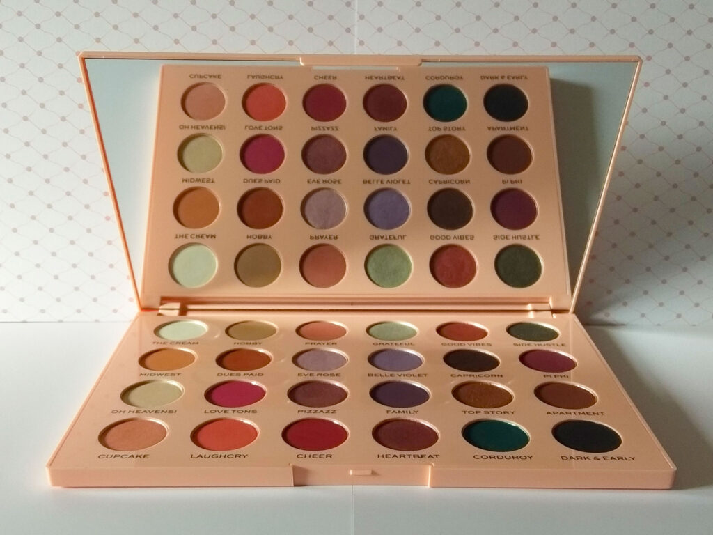 Makeup Revolution - The Emily edit the wants abierta