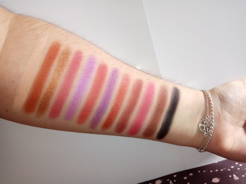 I Heart Revolution - Dragons Heart swatches
