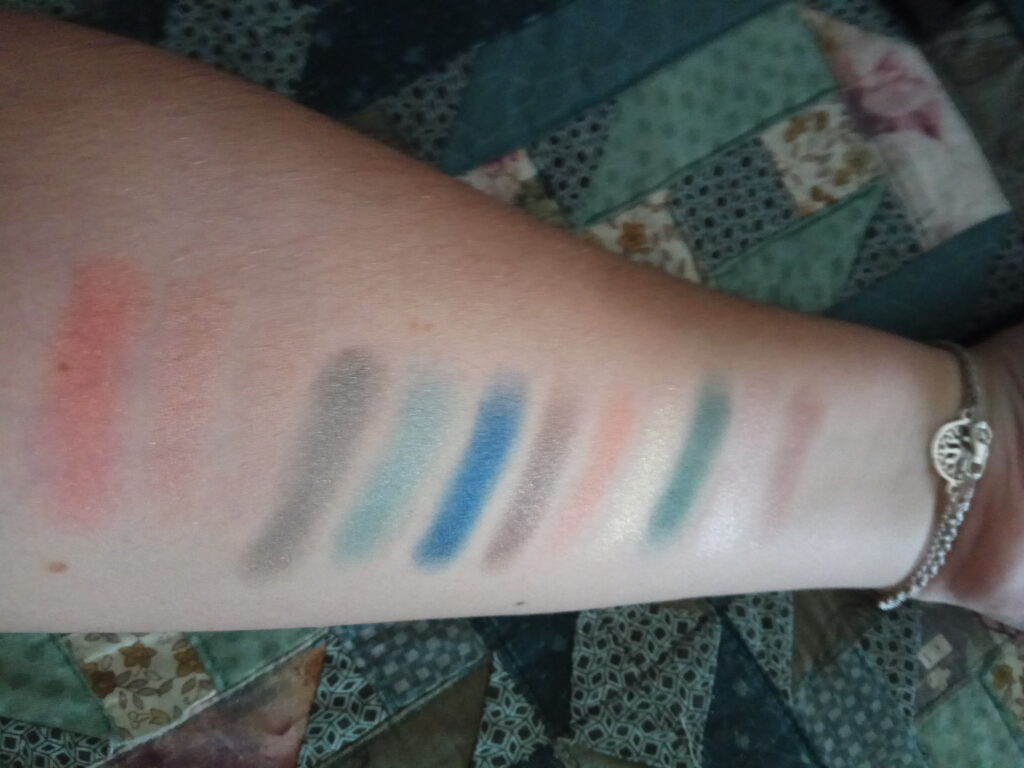 Sleek - On the horizon swatches