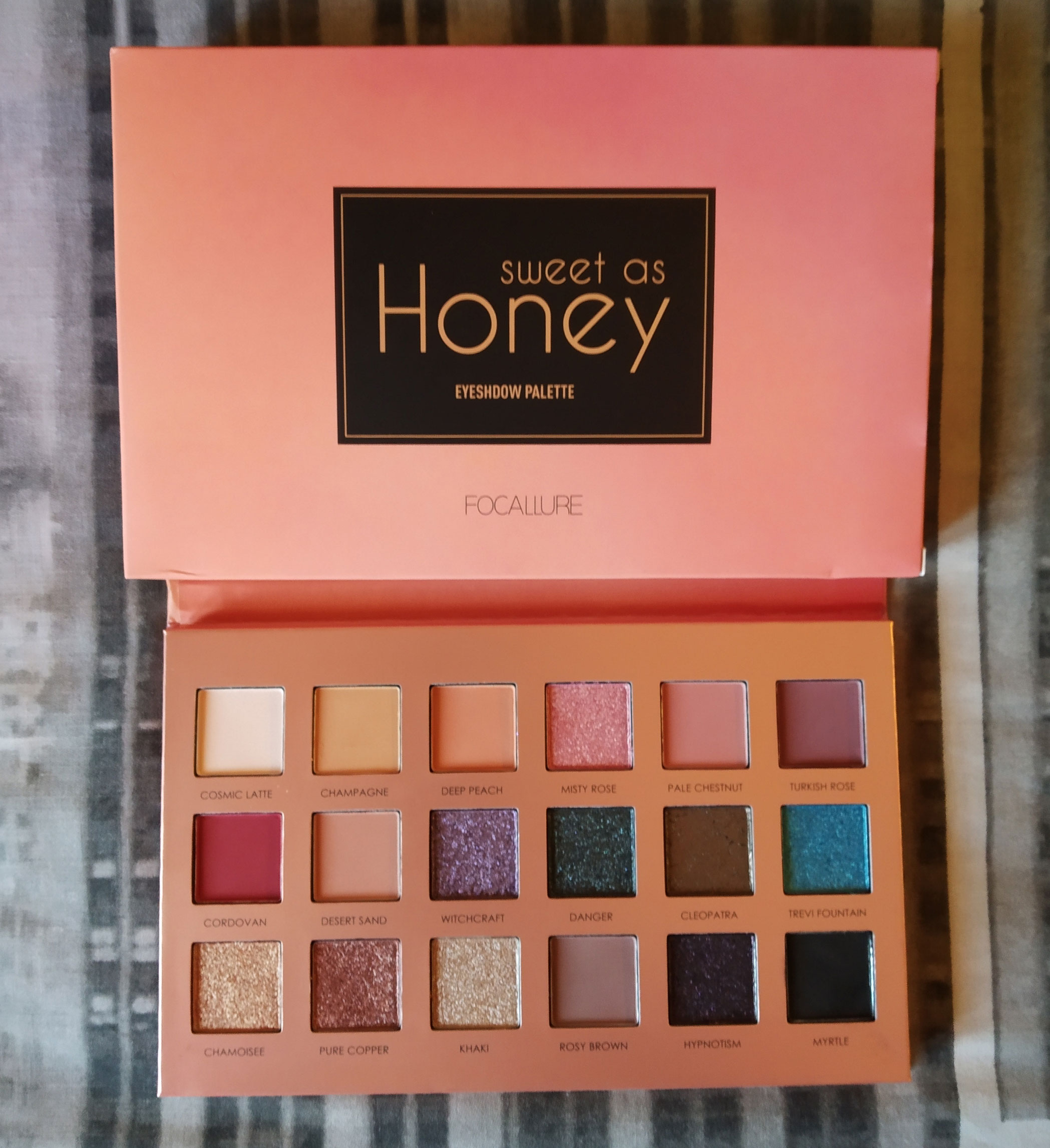 Focallure - Sweet as honey abierta