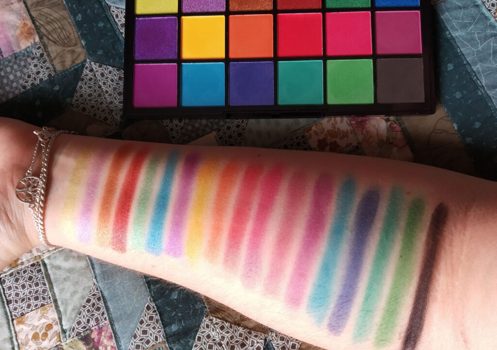 Makeup Revolution - Tropical Carnival x Tammi swatches
