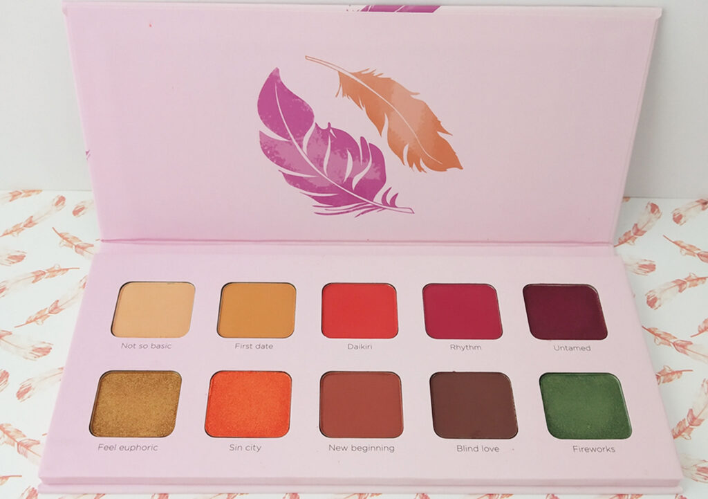 Corazona - Paleta de sombras Feather abierta