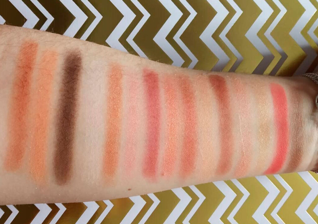 Makeup Revolution - Paleta Reloaded fire swatches