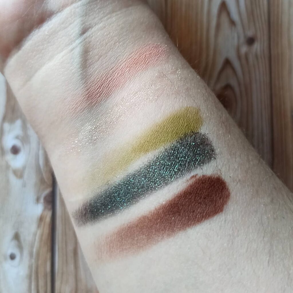 Miyo - Frogs and Roses swatches