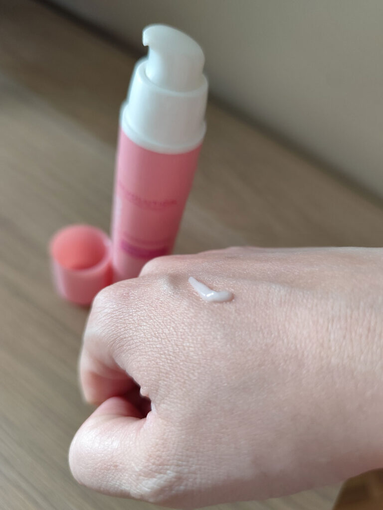 revolution-skincare-crema-niacinamida-textura