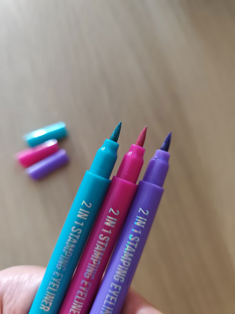 action-max-and-more-eyeliners-stamping-punta