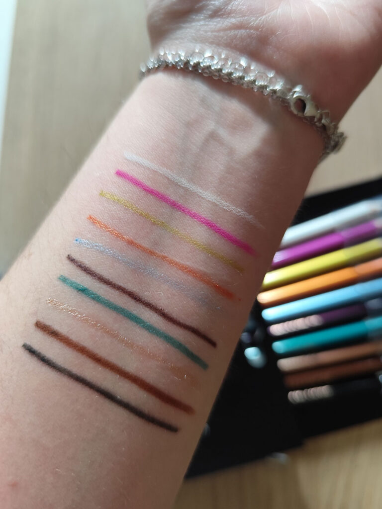 Action maquillaje Max and More 2025 delineadores colores tipo lápices multiusos swatches