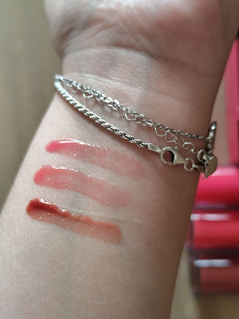 Action maquillaje Max and More 2025 glosses brilli swatches zoom