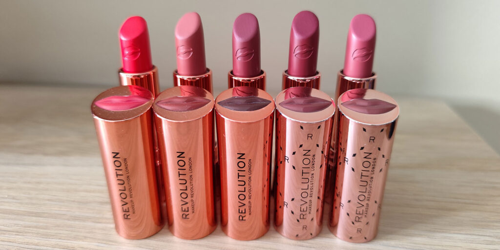 Revolution - Barras de Labios Satin Kiss abiertas