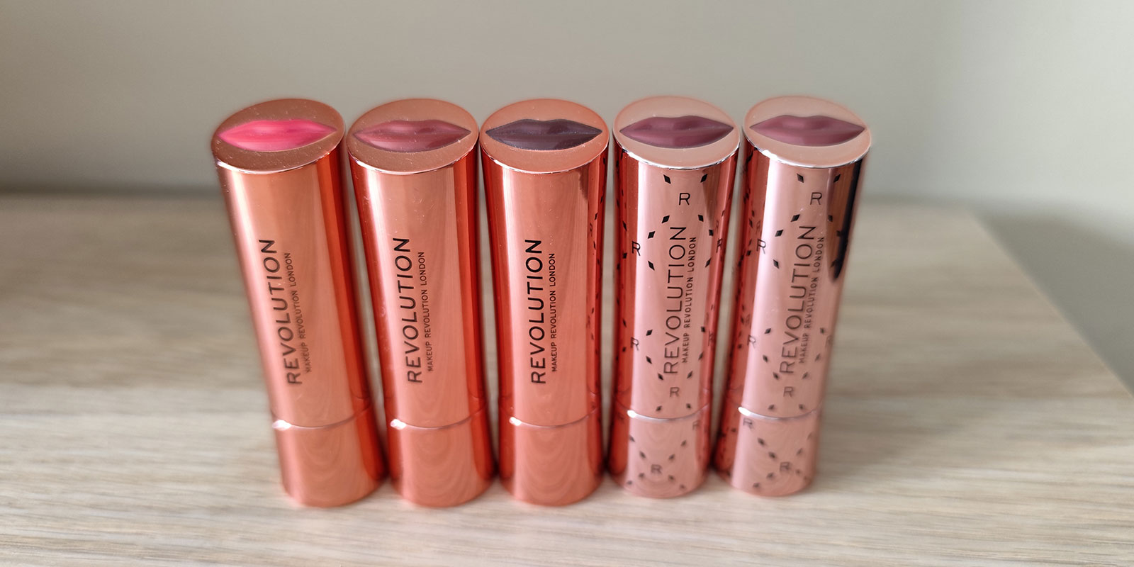 Revolution - Barras de Labios Satin Kiss