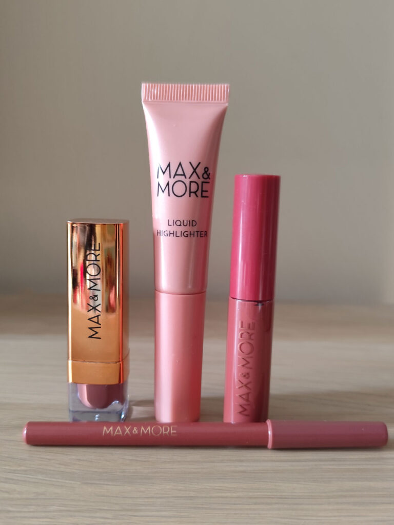 Max and More - Lip and Cheek Makeup Set contenido