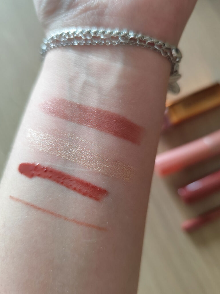 Max and More - Lip and Cheek Makeup Set swatches