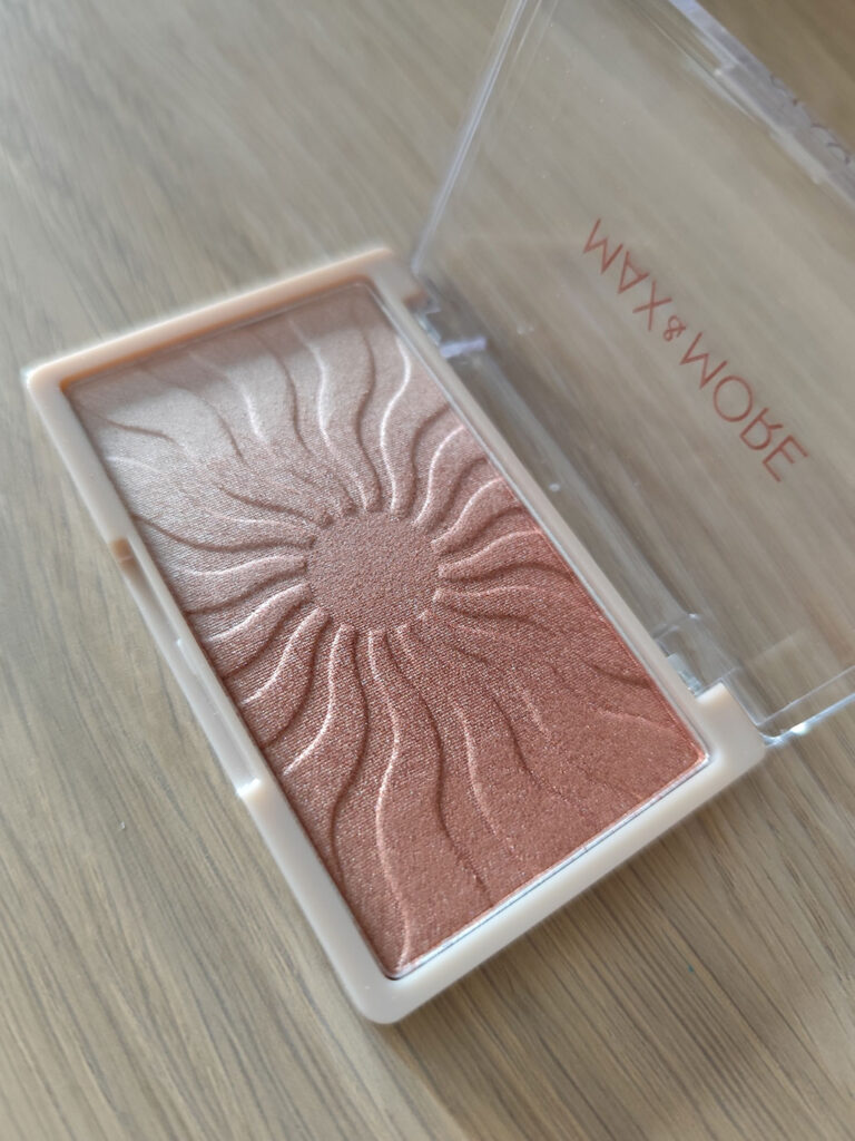 Max and More - Haul maquillaje Action bronceador iluminador Golden Glow abierto