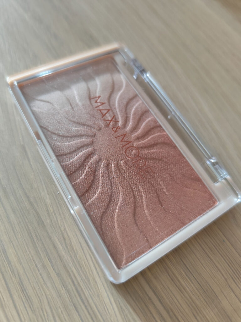 Max and More - Haul maquillaje Action bronceador iluminador Golden Glow cerrado