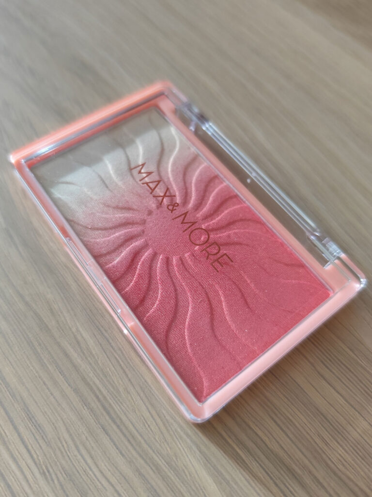 Max and More - Haul maquillaje Action colorete iluminador Blushing Glow cerrado