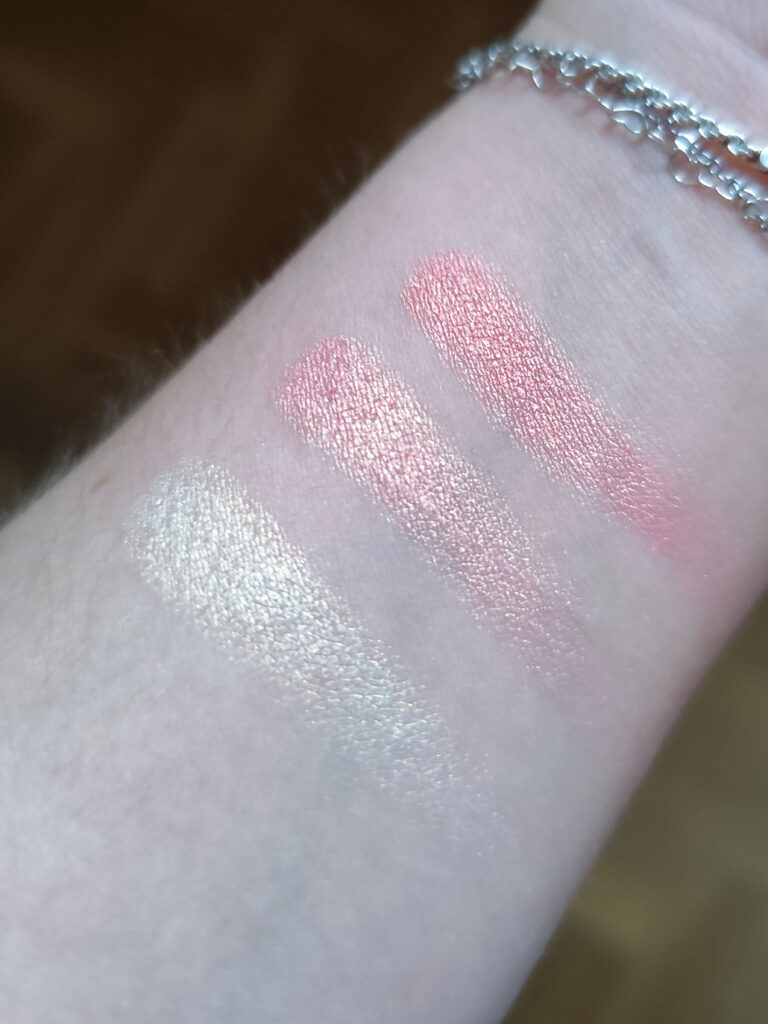 Max and More - Haul maquillaje Action colorete iluminador Blushing Glow swatches