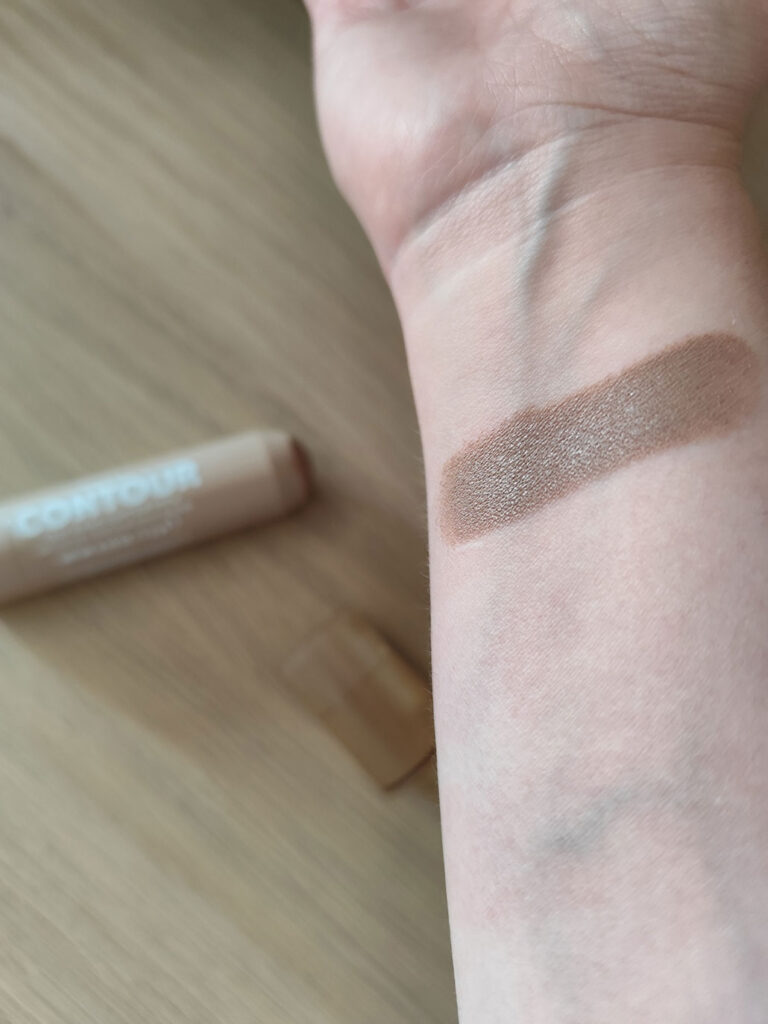 Technic Contorno Stick Cool Fair swatches