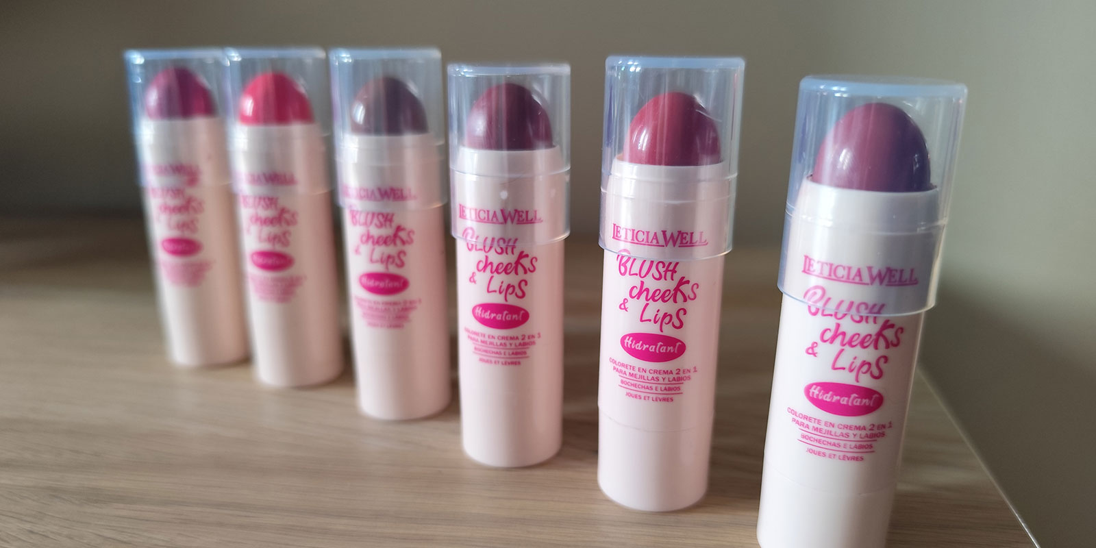 Leticia Well - Colorete y labios Stick