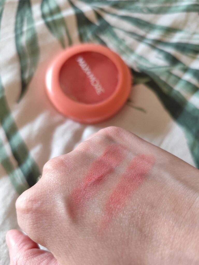 Max and More - Colorete en polvo dibujo flor coral swatches