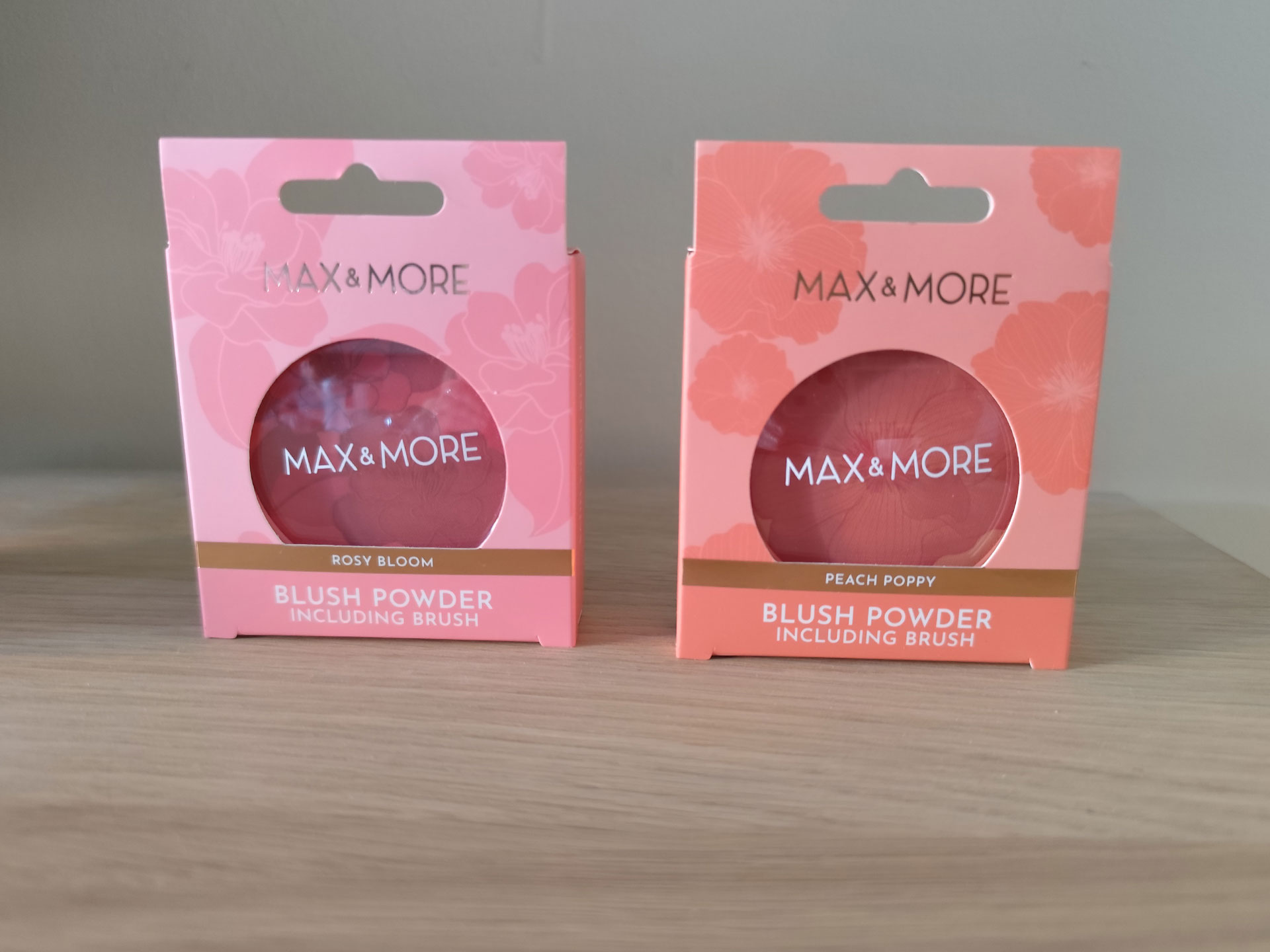 Max and More - Colorete en polvo dibujo flor