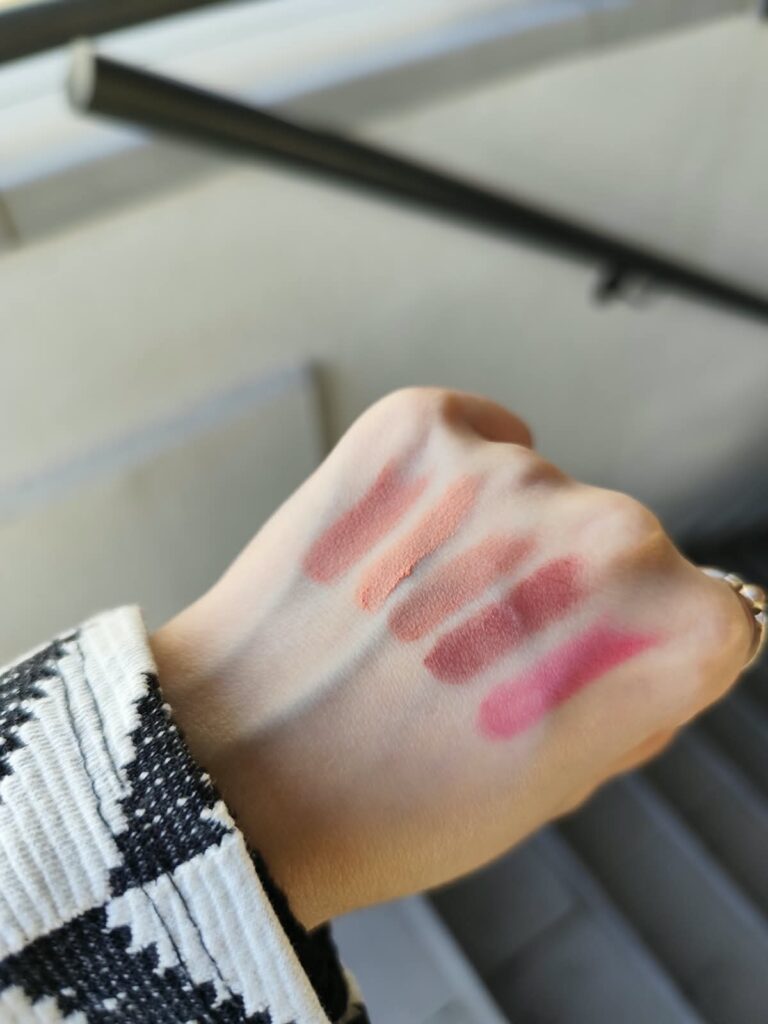 Leticia Well - Coloretes crema Stick swatches exterior sombra