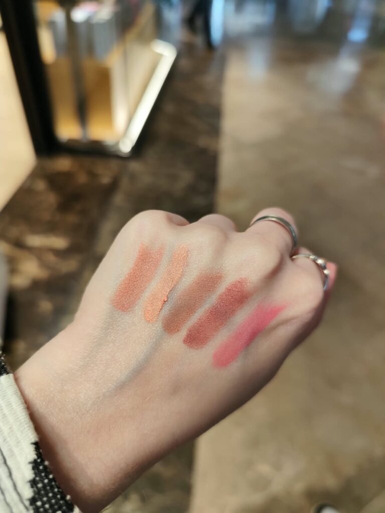 Leticia Well - Coloretes crema Stick swatches interior