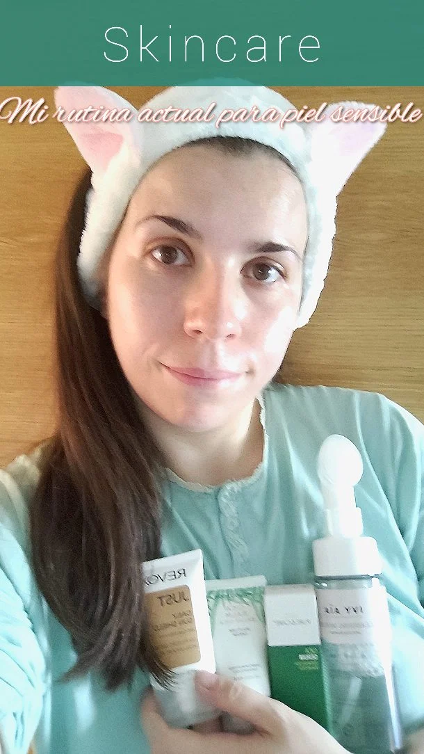 🧖🏻‍♀️ Mi rutina de Skincare actual (más corta) para pieles sensibles

💁🏻‍♀️ Desde finales del año pasado mi piel empezó a cambiar y volverse muuuuuyy sensible.

🥹 Los productos de mi rutina que usaba me encantaban, pero no quería ver que al final no era lo que necesitaba mi piel en ese momento.

😖 Me iban apareciendo muchos ronchones rojos, a veces hinchazón, mucha sensibilidad y picores...

🤩 Y aunque aún no he descartado, después de yo no sé cuántos años, una visita al dermatólogo, he encontrado una rutina y productos que ahora sí me han asentado, normalizado y regulado mi piel.

🧐 Lo primero que debo decir es que cada caso, cada persona y su piel son un mundo, pero he tenido una época de desesperación y no saber qué usar y quería publicar esto por si alguien está en una situación parecida que quizá pueda ayudar u orientar.

💚 En mi caso, nos hemos hecho besties total algunos compuestos como: Cica, centella asiática, árbol de té... esto es lo que voy buscando, especialmente el primero.

📚 Eso sí, para recuperar mi piel a un punto estable, gracias a leer libros y buscar información a mansalva, empecé con una rutina muy corta, básica y esencial:
1️⃣ Limpiador
2️⃣ Sérum
3️⃣ Hidratante
4️⃣ Protección SPF

🧖🏻‍♀️ Debo reconocer que, en la rutina básica no entraría el sérum, pero es EL GRAN descubrimiento y creo que el que más ha ayudado a estabilizar mi piel (y por el que he aprendido a volverme adicta a la Cica para casos de piel sensible 🤭)

🥰 Para no enrollarme más, en el siguiente post os cuento un poco más en detalle los productos en sí que estoy usando.

💬 Cualquier aporte en comentarios sobre productos para pieles sensibles, recomendaciones, experiencias de cada una, etc... ¡son bienvenidos!

#skincare #skincareroutine #skincareproducts #rutinaskincare #productosskincare #sensibleskin #sensibleskincare #pielsensible #pielessensibles #cica #pureandcare #ivyaïa #ivyaia #revox #makeuprevolution #rutinapielsensible #rutinaparapielsensible #pucapureandcare