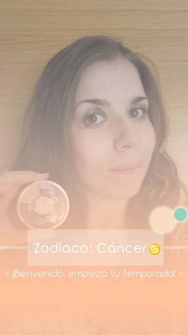 ♋ Bienvenida la temporada de Cáncer ♋

💚 Aunque con un poquito de adelanto, he preferido publicarlo hoy porque más tarde no iba a poder, así veis los colores que predominan...

😍 Lo siento mucho, pero o sinceramente... No puedo ser muy objetiva en si encajan o no estos tonos con el signo porque está combinación y selección de colores me ha encantado

🥰 Es una pena porque no sé aprecia todo lo bien que debería y si, hay algo que le quita un poquito de protagonismo... 🤭

🤩 Pero definitivamente os voy a subir un mini reel de estos tonos más cerca porque de verdad que son una delicia...!!

💬 ¿Cuántas Cáncer por aquí? ¿Estáis de acuerdo con estos tonos para este signo? ¡Te leo en comentarios!

#maquillaje #makeup #cáncer #cancer #zodiaco #signosdelzodiaco #mysign #makeuprevolution #paletadesombras #eyeshadowpalette  #mysignrevolution #cancerseason #cancermakeup #cancermakeuplook #cancermaquillaje