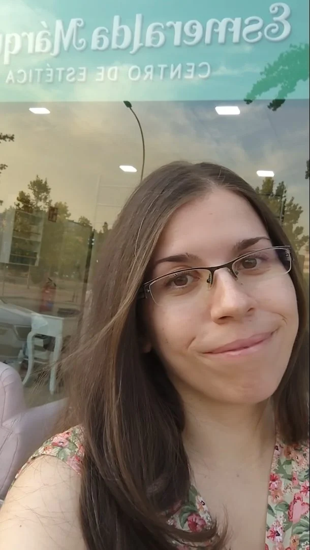 💁🏻‍♀️ Lífting de pestañas 🤩

🥰 Siempre que viene algún evento o fecha especial, vengo al mejor sitio para hacerme este tratamiento: @esmeralda.marquez.em 

💖 A parte de que todas las chicas son amor puro, debo reconocer que Esme me enganchó a este lífting y si veis el final, lo comprenderéis

😅 Como podréis ver, es un vídeo casual muy caserito porque no tengo mucho tiempo ahora, pero el antes y después creo que se aprecia perfectamente (y más con mi jetazo 🤣)

🤭 Desde luego creo que puedo olvidarme por una temporada de la máscara de pestañas

💬 ¿Qué os parece el resultado? Dejadme en comentarios si tenéis cualquier pregunta o duda! 🤗

#belleza #beauty #tratamientodebelleza #tratamientoestetico #liftingdepestañas #lifting #lashes #liftinglashes #liftinglash #esmeraldamarquez #makeup #maquillaje #nomascarapestañas